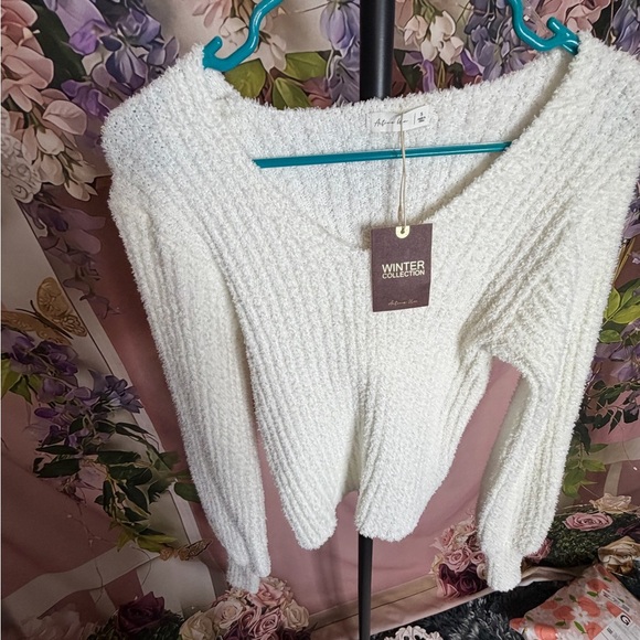 White Sweater by Active USA, Size Small, NWT - Picture 3 of 7